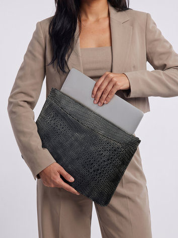 Matteo Luxury Leather Laptop Sleeve for MacBook & Laptops – Premium Protection Case for 14” & 16” Devices (Copy)