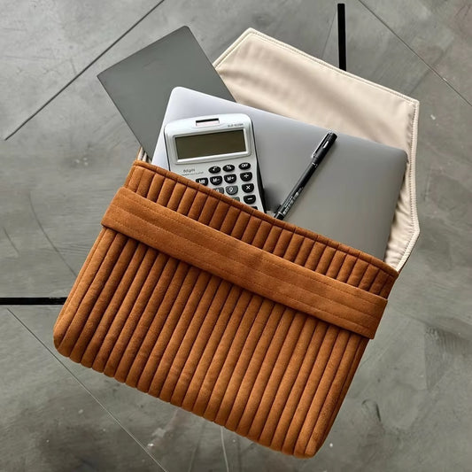 IZUMI Luxury Leather Laptop Sleeve for MacBook & Laptops – Premium Protection Case for 14” & 16” Devices (Copy)